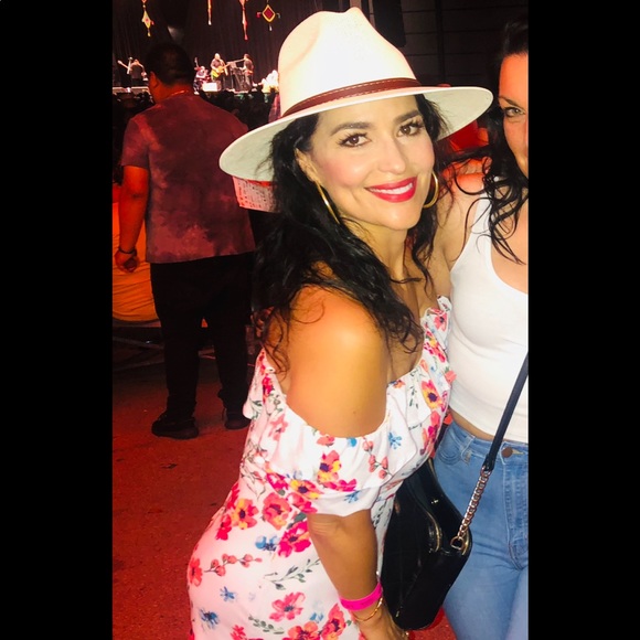 Meet your Posher, Erica - Picture 7 of 8